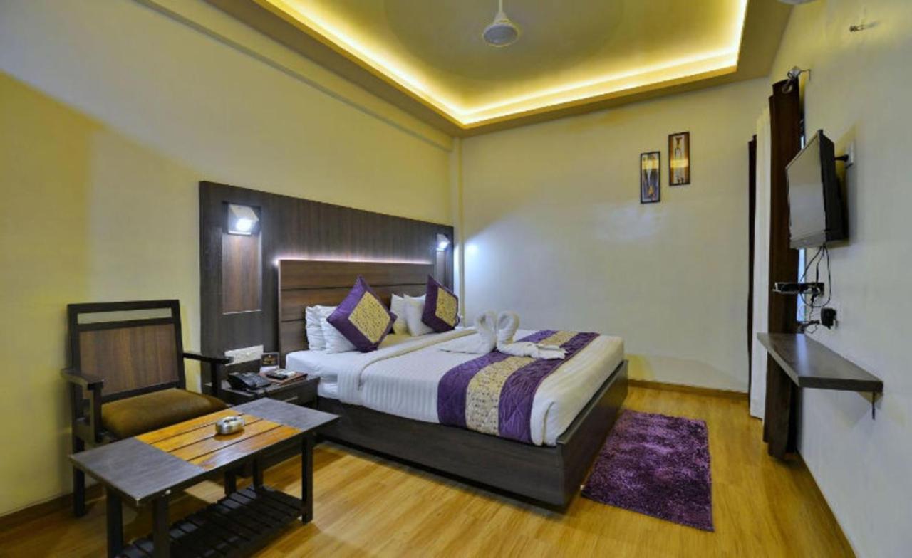 Hotel Samrat Jabalpur Esterno foto