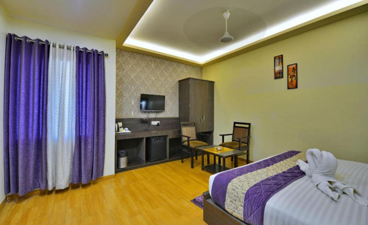 Hotel Samrat Jabalpur Esterno foto