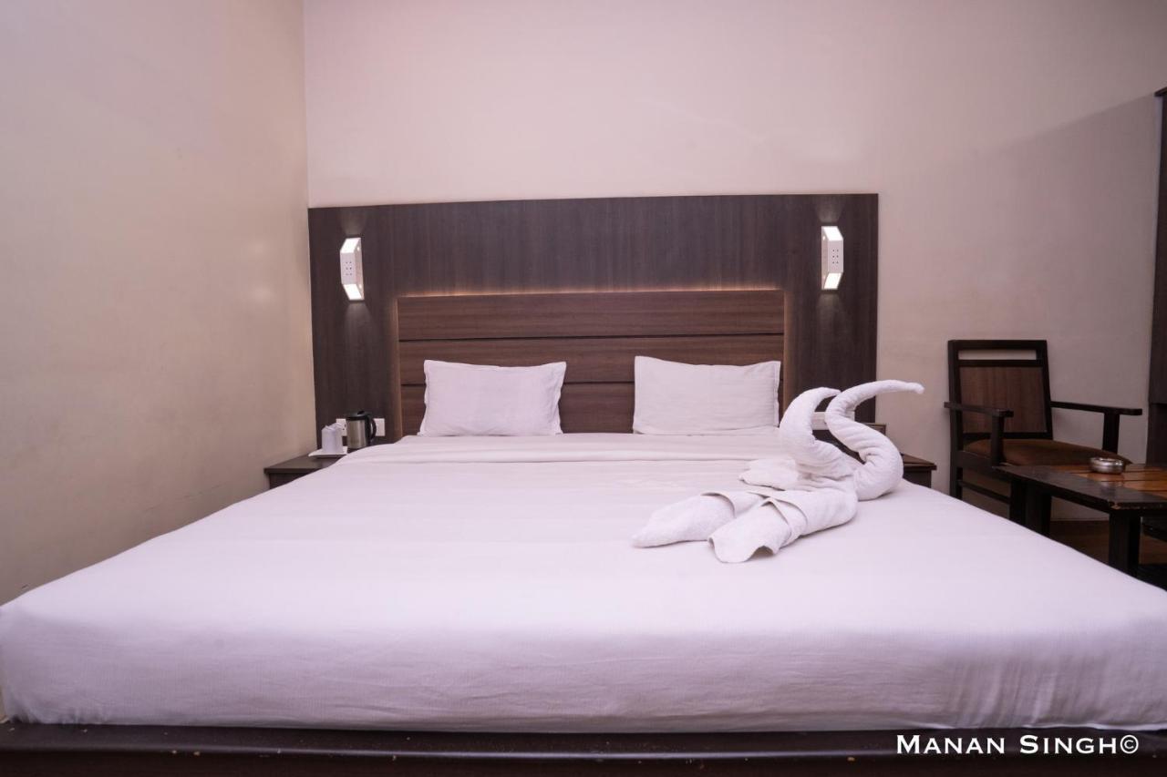 Hotel Samrat Jabalpur Esterno foto