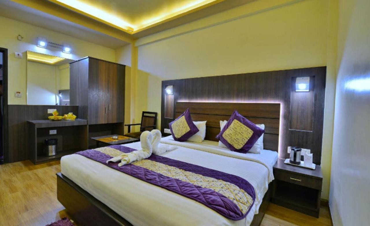 Hotel Samrat Jabalpur Esterno foto