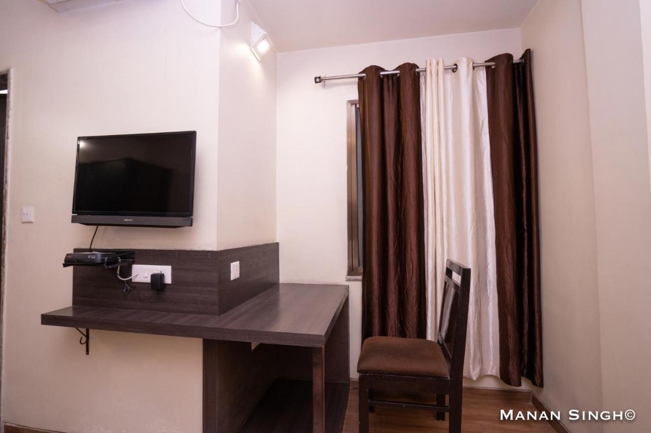 Hotel Samrat Jabalpur Esterno foto