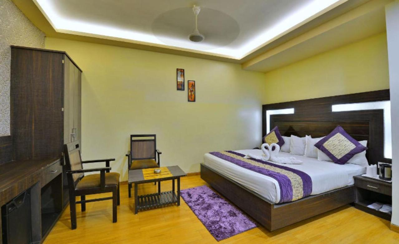 Hotel Samrat Jabalpur Esterno foto