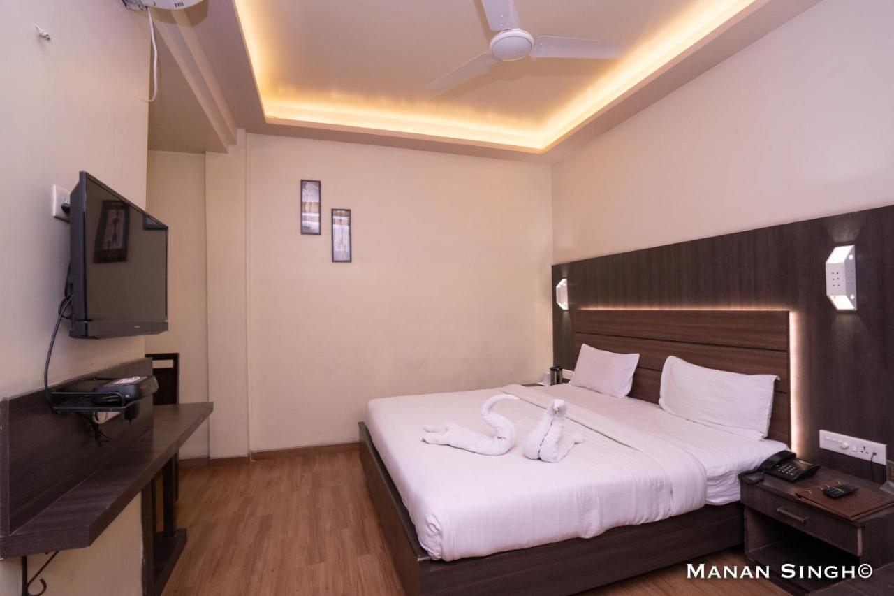 Hotel Samrat Jabalpur Esterno foto
