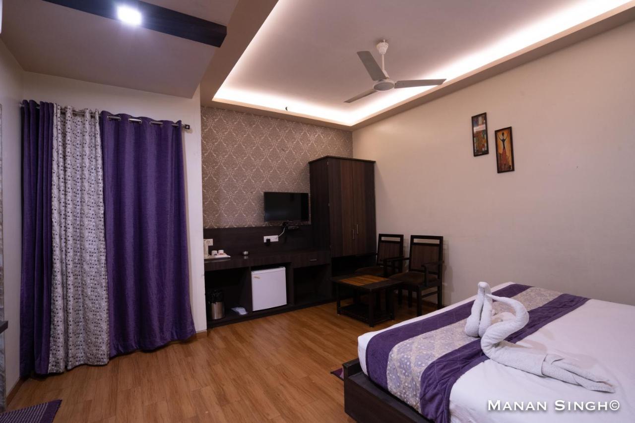 Hotel Samrat Jabalpur Esterno foto