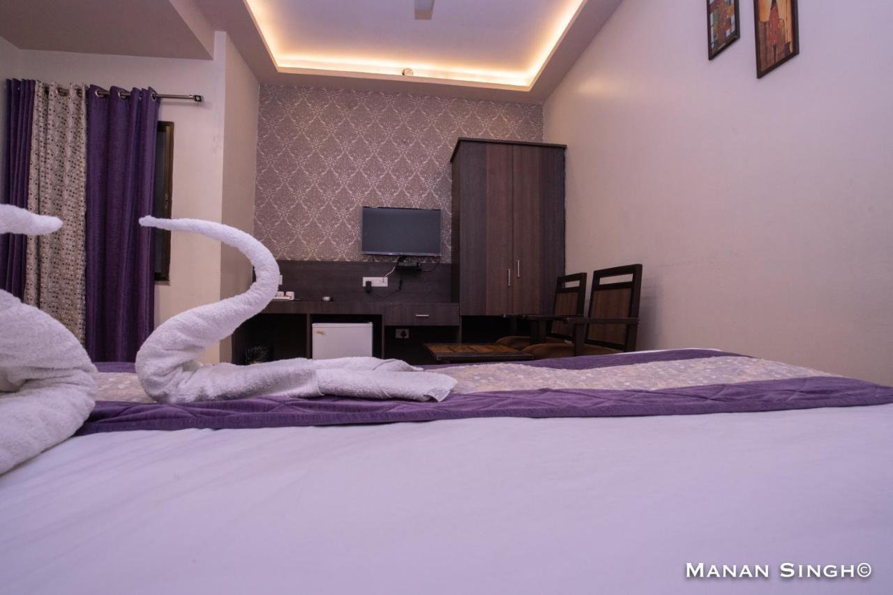Hotel Samrat Jabalpur Esterno foto