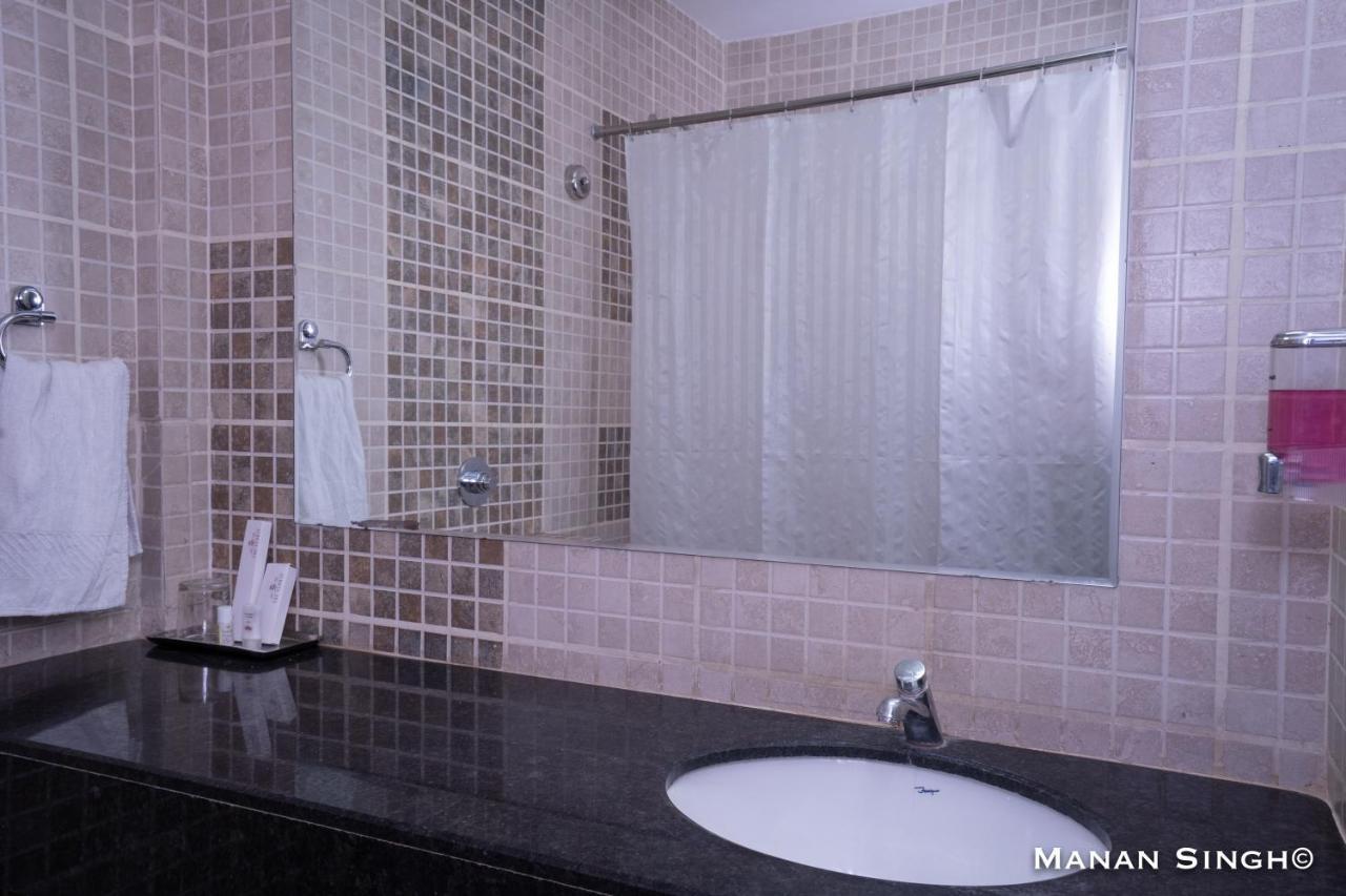 Hotel Samrat Jabalpur Esterno foto