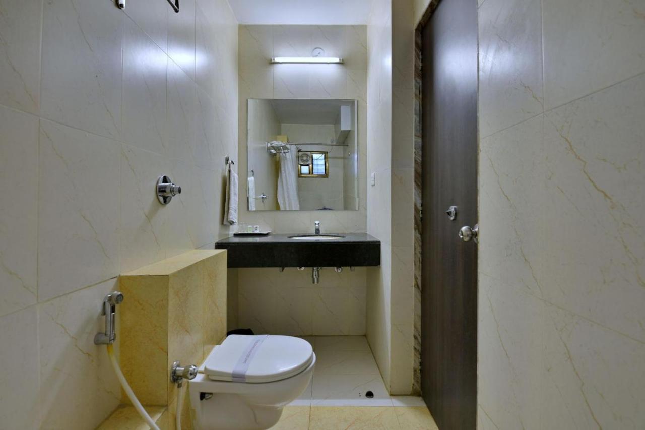 Hotel Samrat Jabalpur Esterno foto