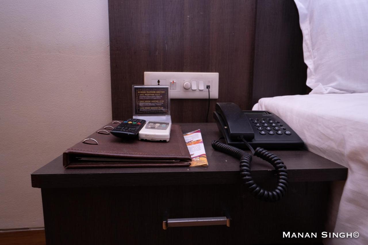 Hotel Samrat Jabalpur Esterno foto