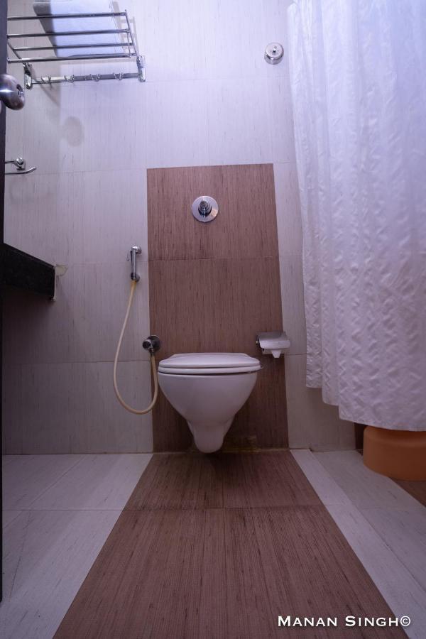 Hotel Samrat Jabalpur Esterno foto