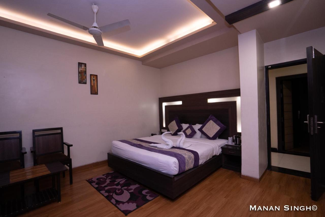 Hotel Samrat Jabalpur Esterno foto