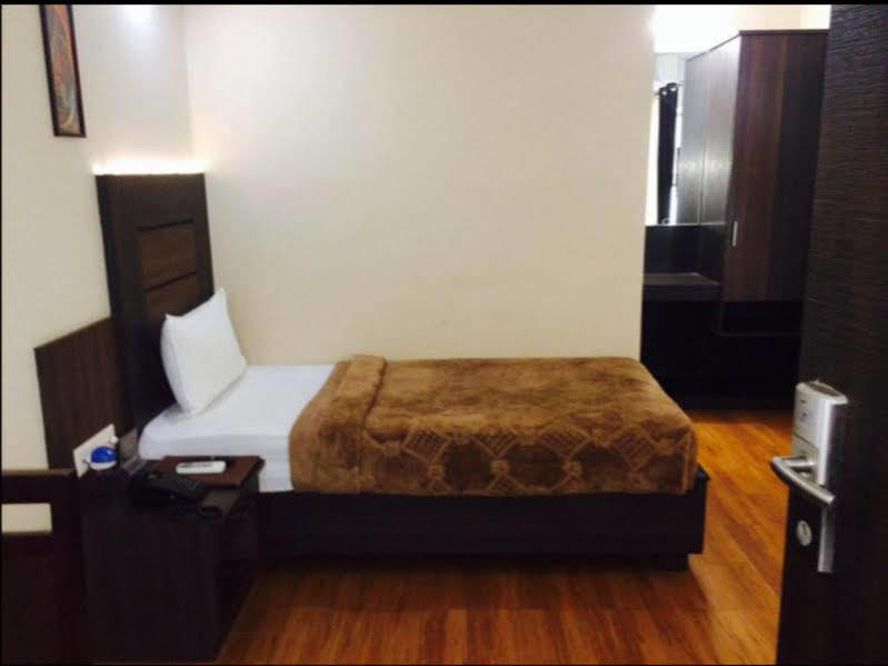 Hotel Samrat Jabalpur Esterno foto